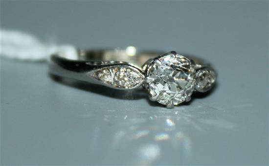 Solitaire diamond ring(-)